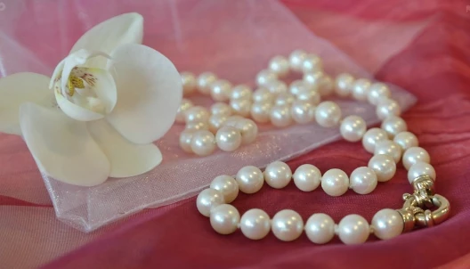 pearl necklace